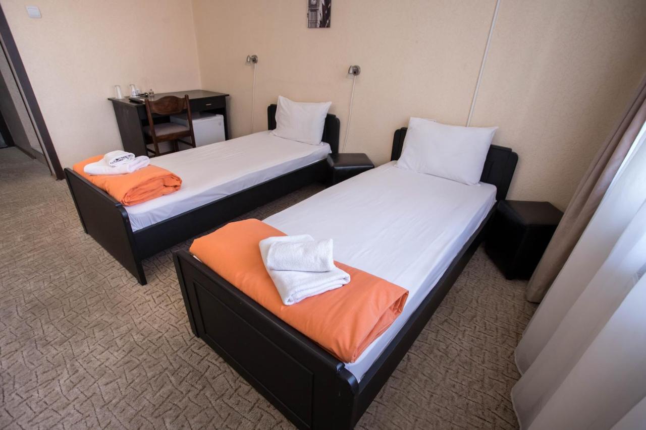 Park Hotel Ivailo เวลีคอเทอร์โนโว ภายนอก รูปภาพ