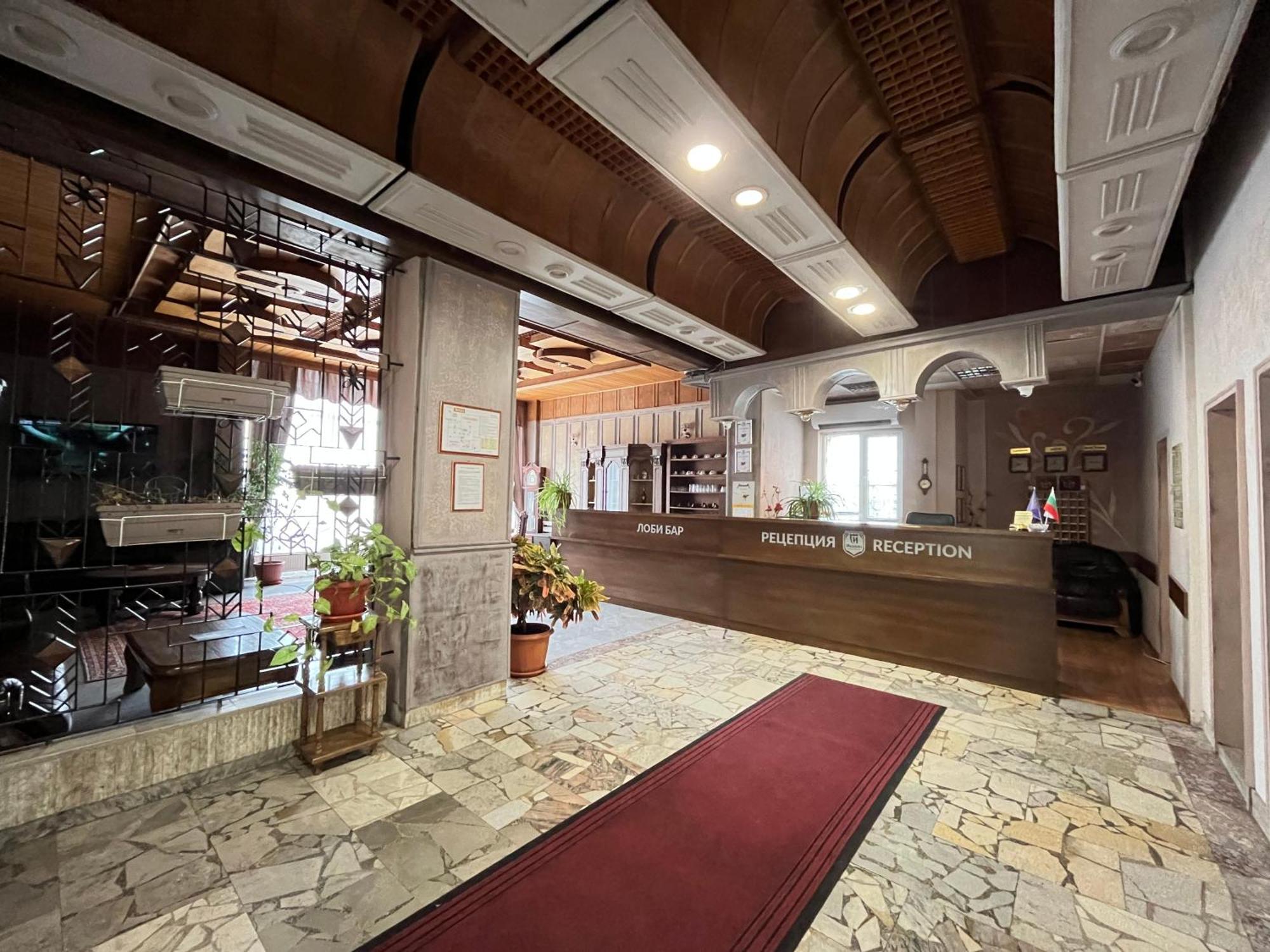 Park Hotel Ivailo เวลีคอเทอร์โนโว ภายนอก รูปภาพ
