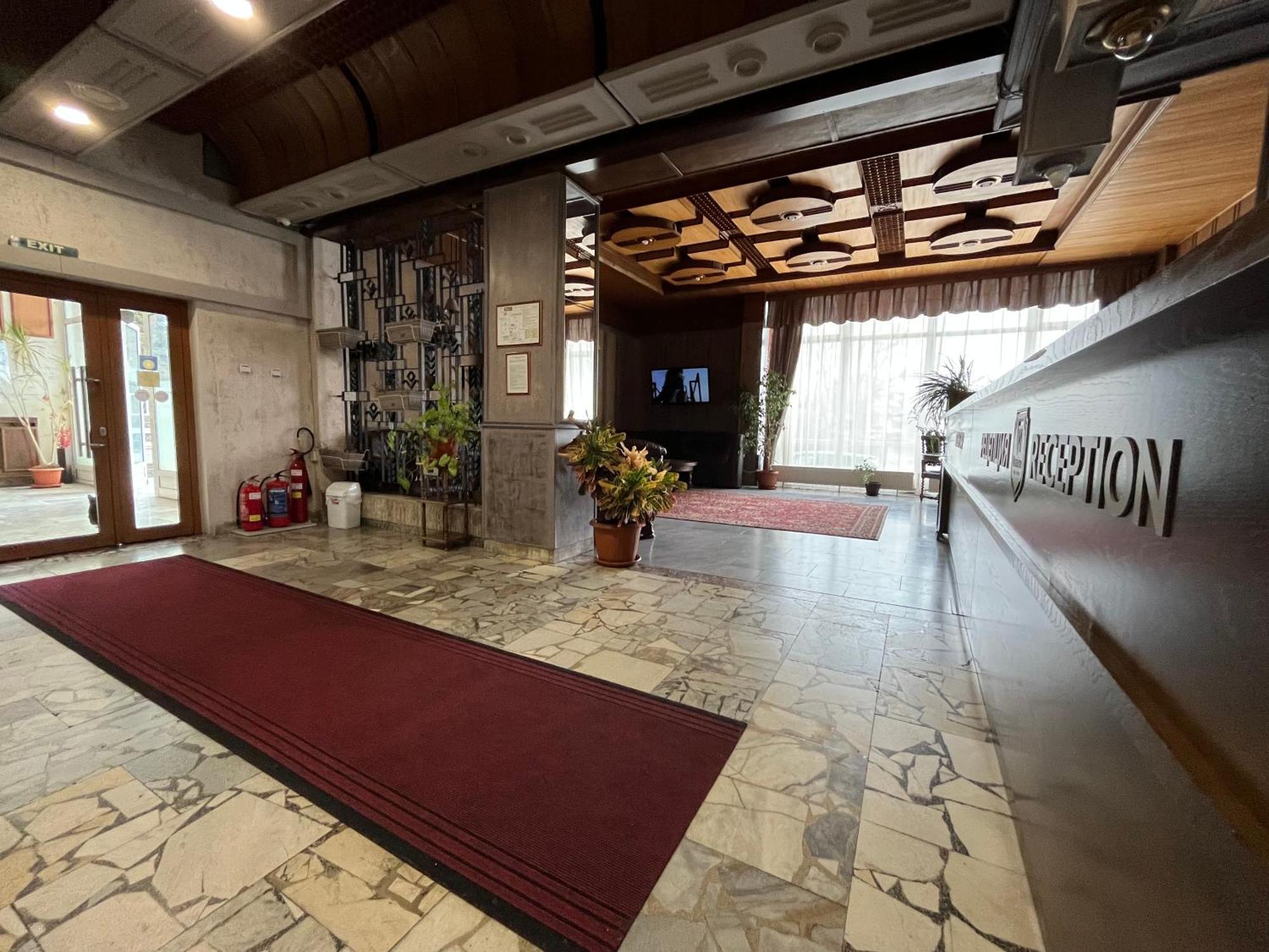 Park Hotel Ivailo เวลีคอเทอร์โนโว ภายนอก รูปภาพ
